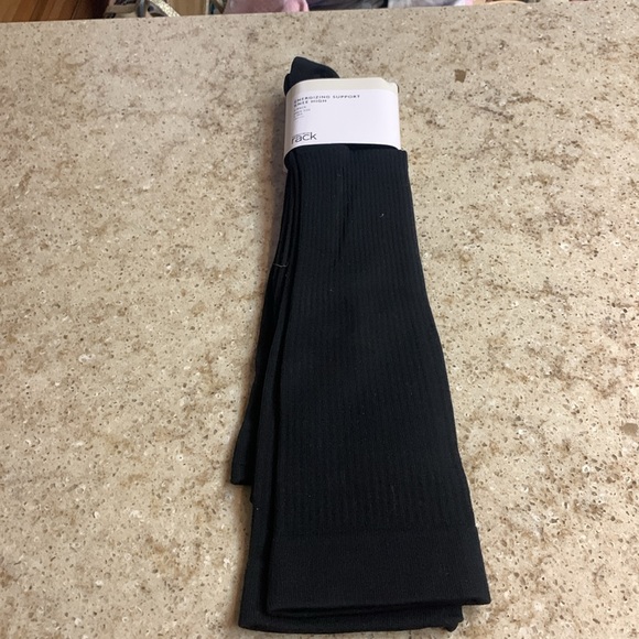 NWT Nordstrom Rack Brand Black Knee High Energizing Support Socks - 2 Pair - Picture 1 of 5